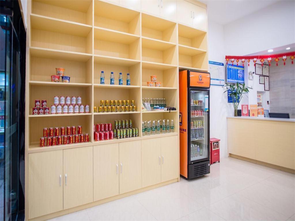 Отель 7 Days Premium Jiangmen Diwang Plaza Branch Экстерьер фото